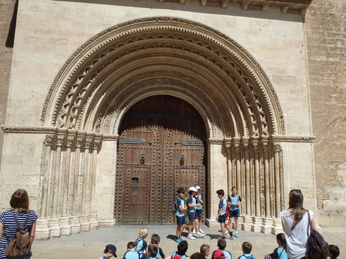 Doorway on the NE side of Cathedral of Val&egrave;ncia.